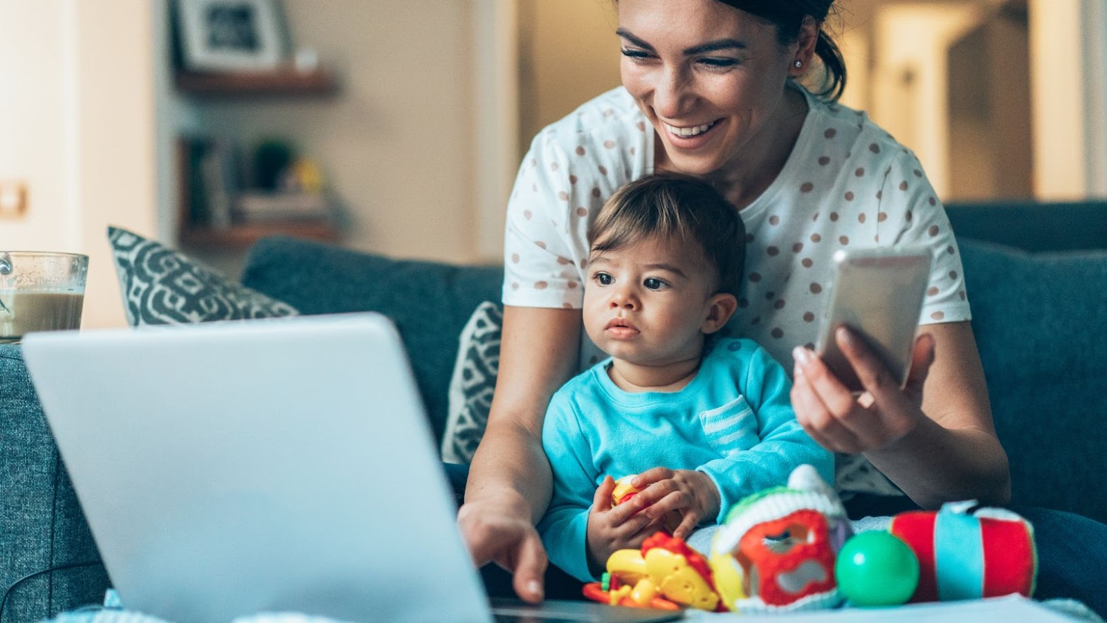 SAHM vs Working Mom: Which One is Better For Your Child?
