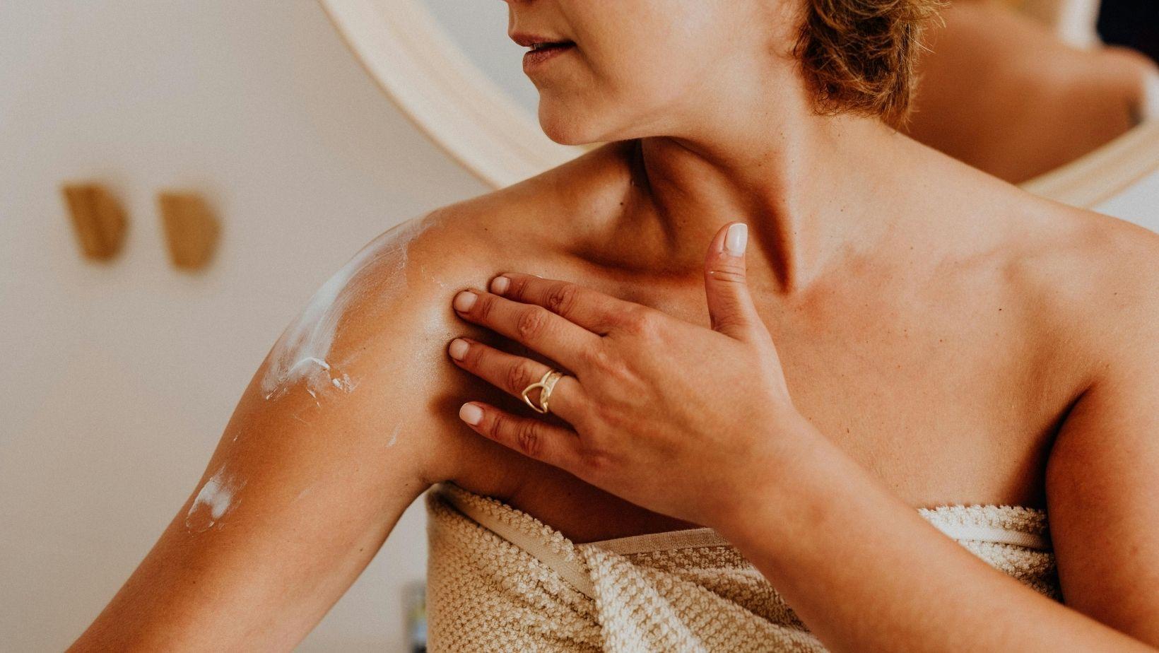nourish busy mom, body and mind tips, self-care for moms, quick wellness ideas, mindful mom practices, healthy habits busy moms, mental health tips moms, nourishing routines for moms, stress relief busy moms, mom self-care strategies