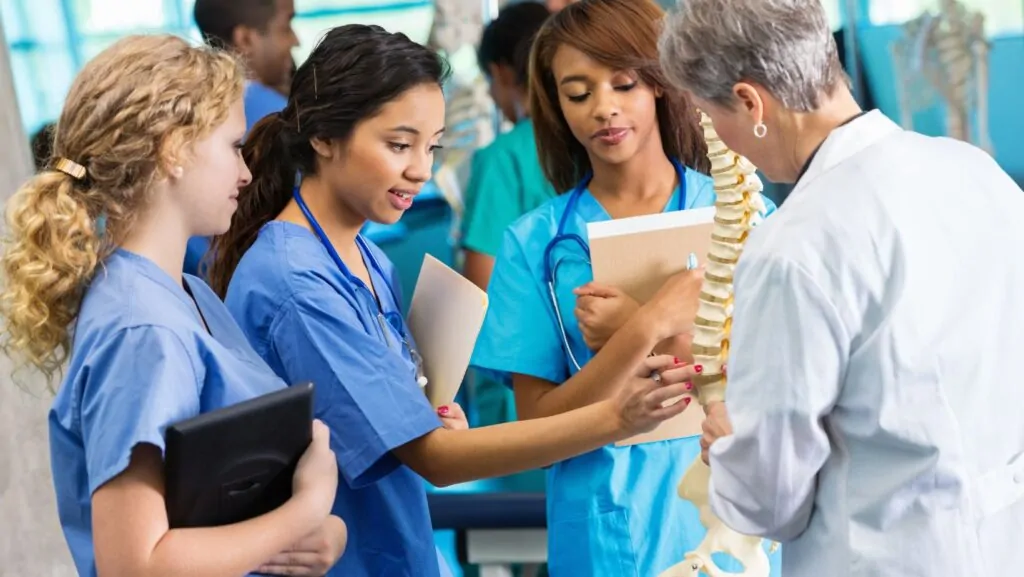 6 Factors To Consider When Choosing a Medical School